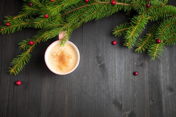 Lezzetli kapuçino bardağından yapılmış Noel oyuncağı