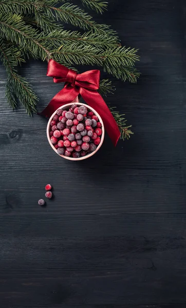 Primer plano de arándanos congelados como adorno de Navidad —  Fotos de Stock