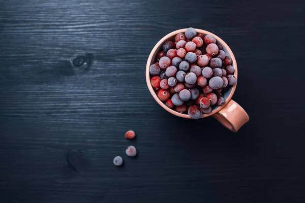 Cup with fresh frozen berries — ストック写真