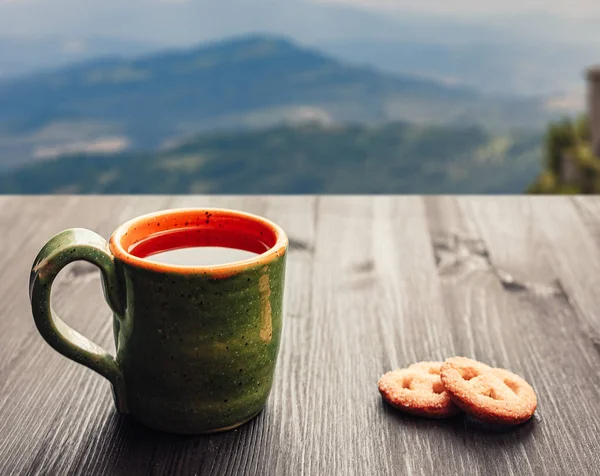 Φλιτζάνι τσάι και κουλουράκια — Φωτογραφία Αρχείου