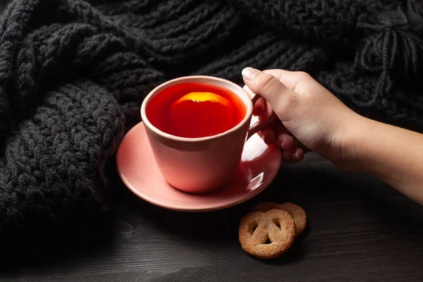 Cup of tea on dark background — Stock Photo, Image