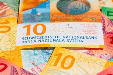 2017 yılında yayınlanan yeni parlak swiss banknotlar topluluğu
