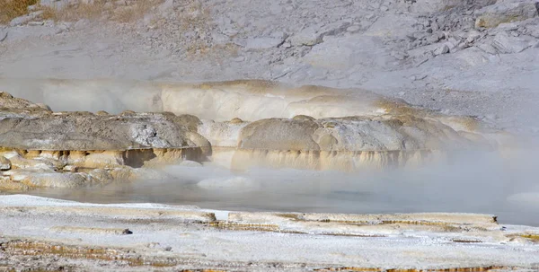 Piscina Água Quente Colorida Parque Nacional Yellowstone Eua — Fotografia de Stock