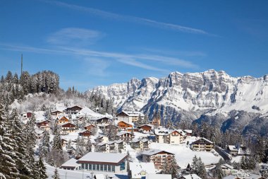 Yamaç üzerinde kayak tesisi Flumserberg, İsviçre