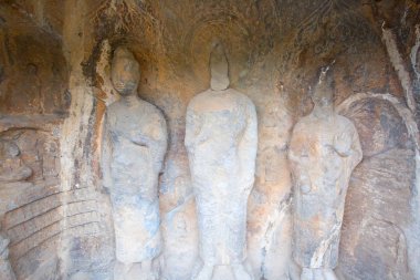 Longmen mağarasını