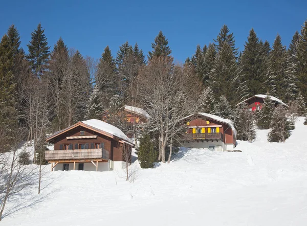 Házak Lejtőn Téli Swiss Alps Svájc — Stock Fotó