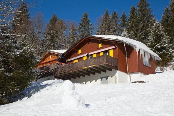 Casas Declive Inverno Alpes Suíços Suíça — Fotografia de Stock