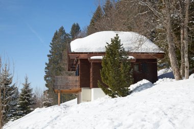 Rahat ev içinde mounyains yüksek. İsviçre.