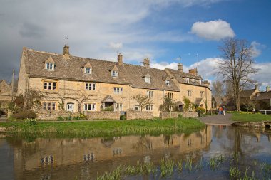 Antik köy Lower Slaughter Cotswolds bölgesinde, İngiltere.