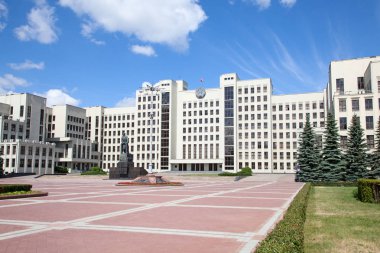 Minsk, Beyaz Rusya bağımsızlık meydanında bina Parlamento.