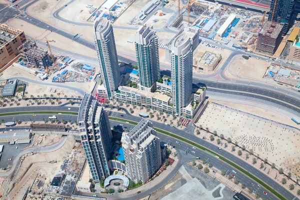 Dubai, Birleşik Arap Emirlikleri - 27 Nisan 2014: Şehir ve Burj Dubai otel.