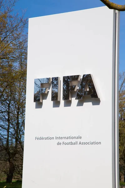 Zürih, İsviçre - 10 Nisan 2016: FIFA Merkez uluslararası futbol (futbol) Derneği. FIFA, ağır critizied için birden çok yolsuzluk skandalları olduğunu.