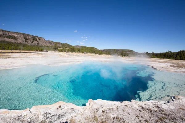 Renkli sıcak su havuzu Yellowstone Milli Parkı, ABD