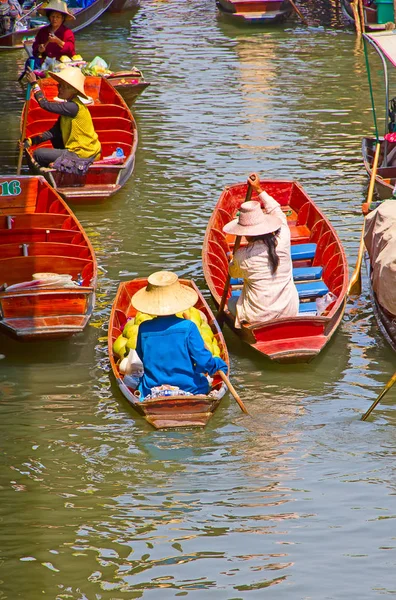 Ratchaburi Thailand Februari 2011 Kvinna Som Serverar Thailändsk Mat Damnoen — Stockfoto