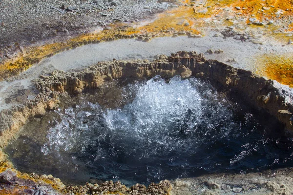 Барвисті Гарячою Водою Басейн Єллоустоунський Національний Парк Сша — стокове фото
