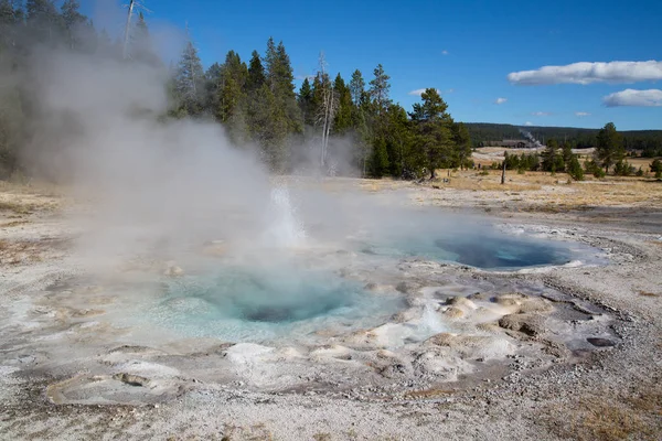 Renkli sıcak su havuzu Yellowstone Milli Parkı, ABD
