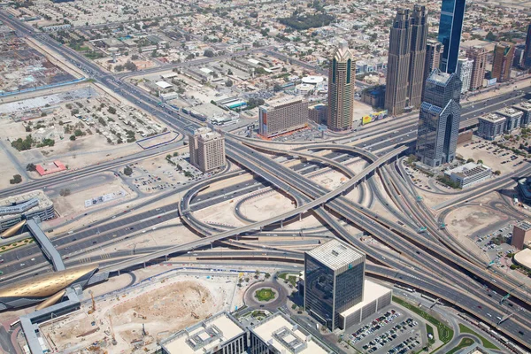 Dubai, Birleşik Arap Emirlikleri - 27 Nisan 2014: Şehir ve Burj Dubai otel.