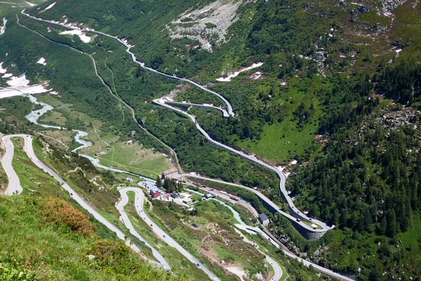 Serpantin yolu alp bağlanma Furka ve Grimsel geçer