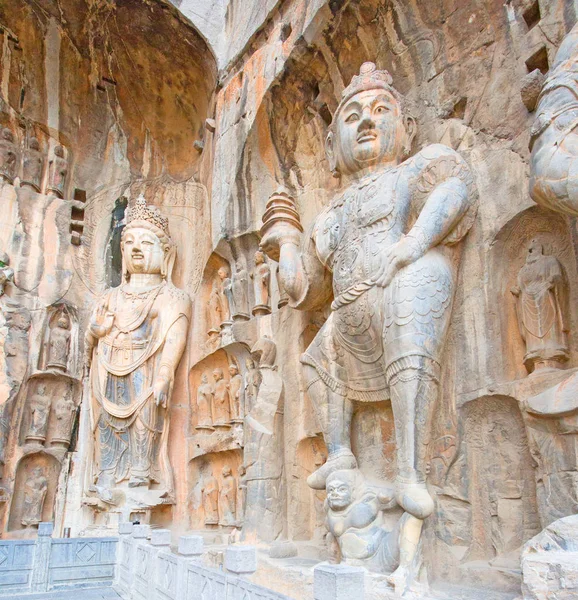 Famosas Grutas Longmen Estatuas Buda Bodhisattvas Talladas Roca Monolito Cerca —  Fotos de Stock