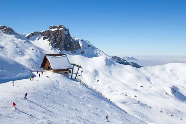 Przytulny Dom Szwajcarskich Alpach Wnter Szwajcaria — Zdjęcie stockowe