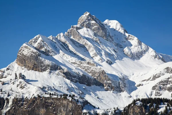 Kış İsviçre Alpleri'nde, İsviçre.