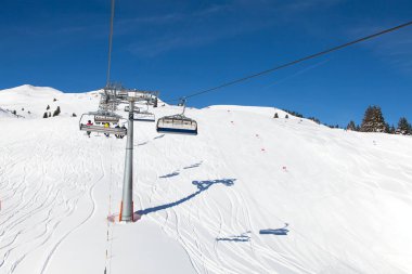 Kayak merkezi Flumserberg 'in yamacında. İsviçre