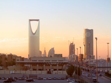 Riyad - 01 Mart: Üzerinde Riyad günbatımı şehir merkezinde üzerinde 01 Mart 2016 Riyadh, Suudi Arabistan. 