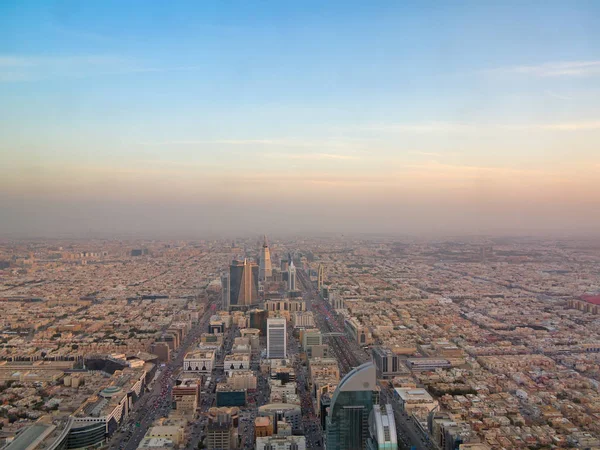 RIYADH - 29 Şubat 2016 Riyad, Suudi Arabistan 'da Riyad şehir merkezindeki hava görüntüsü. 
