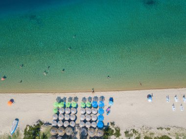 Sitonia, Chalkidiki bölgesindeki güzel plajın hava fotoğrafı, Yunanistan