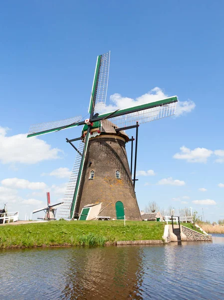 荷兰Kinderdijk附近的古代风车 — 图库照片