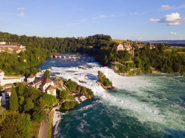 莱茵法尔 欧洲最大的瀑布 — 图库照片