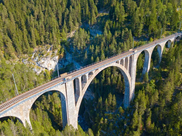 Híres Wiesener Viadukt Vonaton Davos Filisur Svájci Alpokban — Stock Fotó