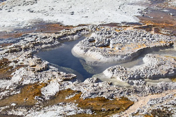 Kolorowy Basen Gorącą Wodą Parku Narodowym Yellowstone Usa — Zdjęcie stockowe