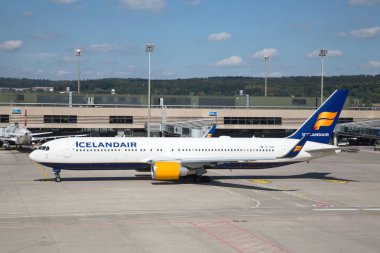 Zürih - Eylül 08: uçak almak için kapalı Terminal A, Zurich Airport 8 Eylül 2018 Zürih, İsviçre'hazırlanıyor. Zürih Havaalanı İsviçre hava ve bir Avrupa Hub için ev limanıdır.