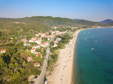 Sitonia, Chalkidiki bölgesindeki güzel plajın hava fotoğrafı, Yunanistan