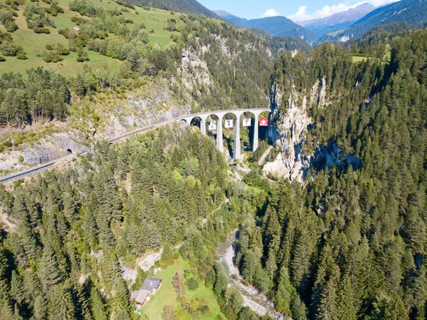 Slavný Landwasser Viadukt Blízkosti Města Filisur Švýcarských Alpách — Stock fotografie