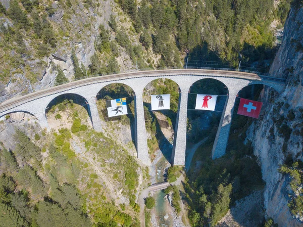 Famoso Viaduto Landwasser Nas Proximidades Cidade Filisur Nos Alpes Suíços — Fotografia de Stock