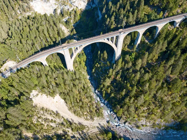 Slavný Wiesener Viadukt Vlakové Lince Davos Filisur Švýcarských Alpách — Stock fotografie