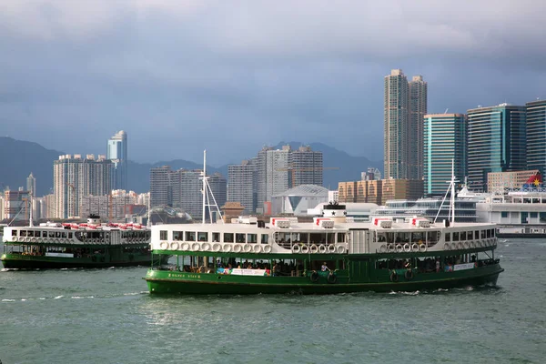 10月01日 九龙码头及天星小轮2017年10月1日在香港 香港渡轮已运作超过120年 是该市主要景点之一 — 图库照片
