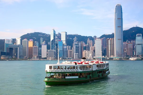 北方之星 巡航维多利亚港在 2017 日在中国香港 香港渡轮超过 120 年的运行 是城市的主要景点之一 — 图库照片
