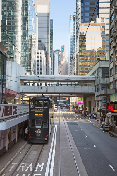 Hong Kong April Niet Geïdentificeerde Mensen Met Tram Hong Kong — Stockfoto