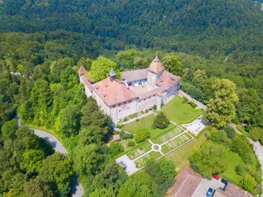 Kyburg kalesi Zürih ve Winterthur, İsviçre arasında yer almaktadır.