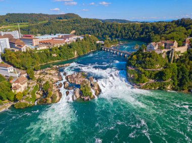 Rheinfall - Avrupa 'nın en büyük şelalesi.