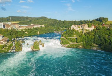 Rheinfall - Avrupa 'nın en büyük şelalesi.