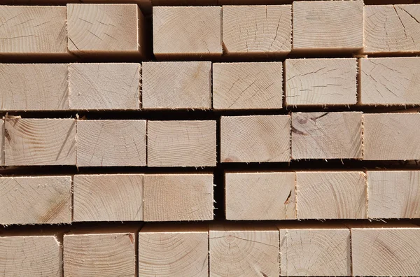 Stapel Neuer Holzstäbe Auf Dem Bauhof — Stockfoto