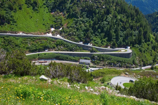 Serpentine Road Connectine Alpine Pasa Furka Grimsel —  Fotos de Stock