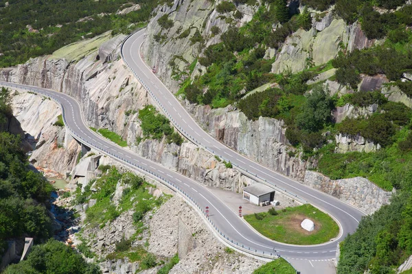 Серпантинная Дорога Соединяет Альпийские Перевалы Фурка Гримсель — стоковое фото