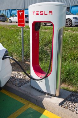 Tesla supercharger