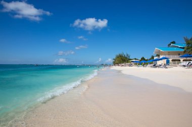 Grand Cayman Adaları'ndaki ünlü yedi mil kumsalda