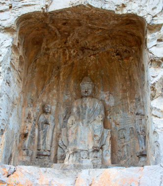 Ünlü Longmen Grottoes (Çin 'in Hennn eyaleti Luoyang yakınlarındaki anıt kayaya oyulmuş Buda ve Bodhisattvas heykelleri))